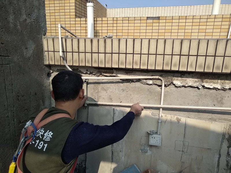 鄭州房屋維修公司維修水管怎么收費(fèi)，鄭州鋪地磚工錢(qián)多少錢(qián)一平方