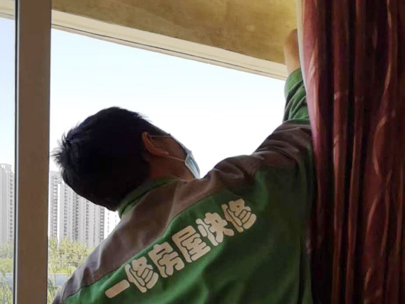 尋找一家?jiàn)涞啄苌祥T(mén)換玻璃的維修公司，婁底維修鋁合金門(mén)窗換玻璃