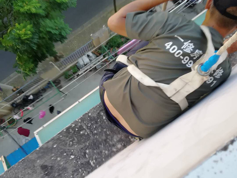 珠海房屋維修屋頂漏水一般找誰負責，物業(yè)不管怎么辦