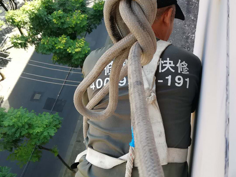 雨棚安裝師傅，不銹鋼支架雨棚怎么安裝，安裝雨棚順序