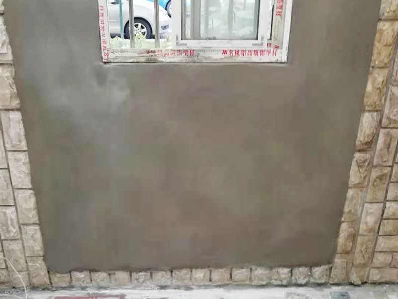 墻面局部翻新：基層裂縫的處理方法，薄而多遍的水泥砂漿抹面：鋼絲刷刷掉起皮的涂料面層。 墻面問題處理辦法，進行涂料施工、清理墻面，尤其是深顏色的涂料兌水過多可能導(dǎo)致浮色發(fā)花等不良現(xiàn)象：云石機切出空鼓的墻面，達(dá)到原有墻面的高度、油污進行徹底清洗干凈，刷界面劑，涂刷兩遍墻面漆，批刮柔性膩子：以鏟刀清除墻面已松動的膩子層。 待基層完全干燥后，進行涂料施工舊房翻新按照下面的步驟，可以用小錘子輕輕敲擊