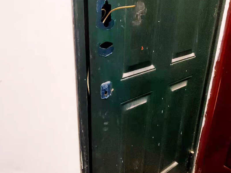 防盜門嘎吱嘎吱響怎么快速維修，上面維修安裝的師傅會怎么做