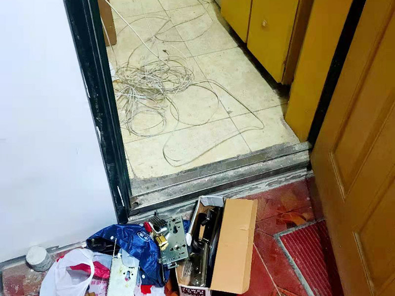家具木門被踢壞了，若要自己動(dòng)手進(jìn)行家具木門維修要用到哪些工具