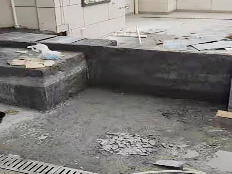 陽臺地面處理施工:防水能力差、表面比較光滑且不具備防滑能力的瓷磚，鋪裝在陽臺地面上是比較危險的事情。如果特別需要在陽臺地面鋪設(shè)瓷磚的話，建議盡量選用亞光面、光線反射率較低、同時具有防凍、防水、防滑等特點的瓷磚進行陽臺的地面鋪設(shè)。 　