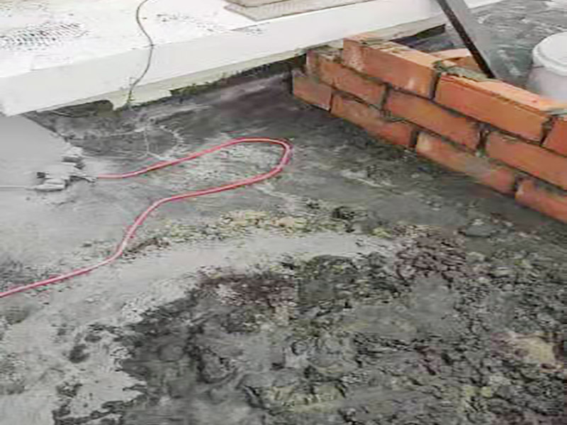 陽臺地面處理施工:防水能力差、表面比較光滑且不具備防滑能力的瓷磚，鋪裝在陽臺地面上是比較危險的事情。如果特別需要在陽臺地面鋪設(shè)瓷磚的話，建議盡量選用亞光面、光線反射率較低、同時具有防凍、防水、防滑等特點的瓷磚進行陽臺的地面鋪設(shè)。 　