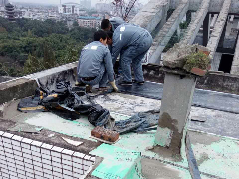 屋頂漏水處理方法盤點，涂刷JS涂料使