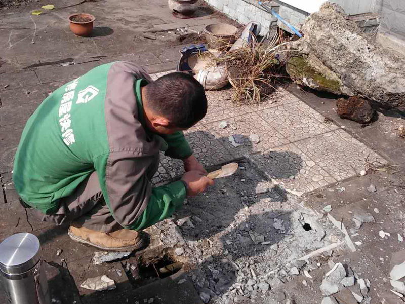 長沙房頂漏水可以自己修補嗎，長沙房頂