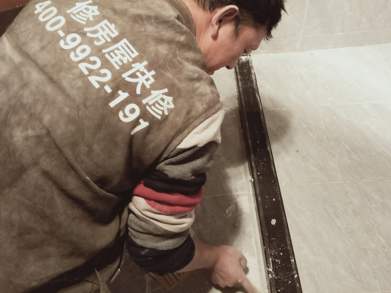 衛(wèi)生間滲水不傷瓷磚修補(bǔ)方式，衛(wèi)生間固