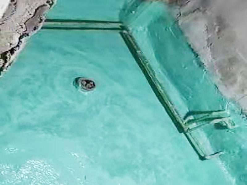 老房衛(wèi)生間水管漏水，衛(wèi)生間暗管從墻里