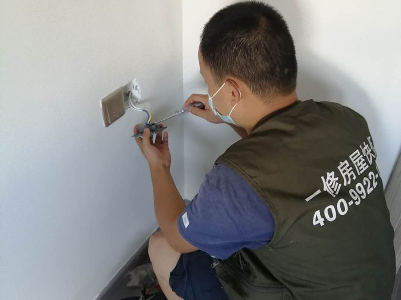 附近專業(yè)水電維修工人電話哪里找，越近