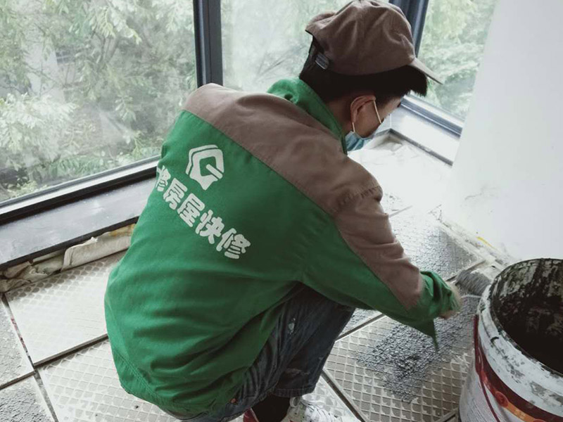 武漢陽臺(tái)裝修改造電話，漢口附近改造陽