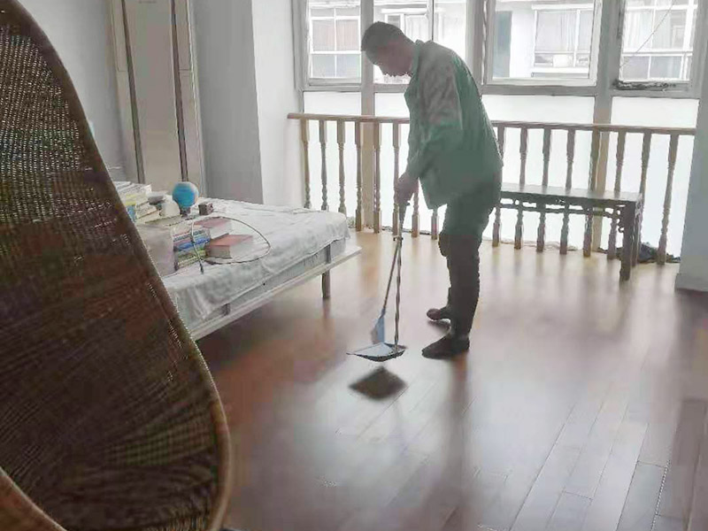急！急！急！家里漏水地板被水泡了怎么