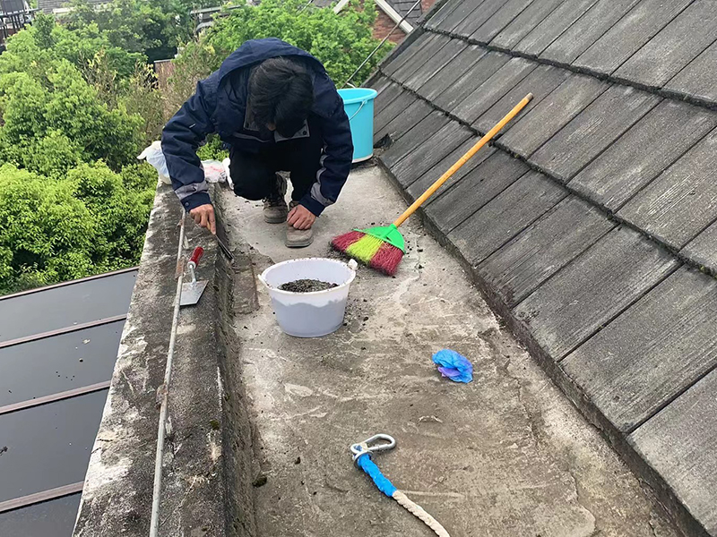 學校屋面漏水維修找哪家公司好？