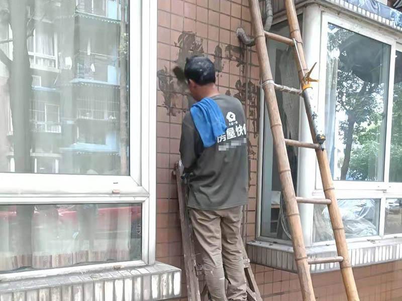 外墻改造翻新是怎么拆除墻面磚的？